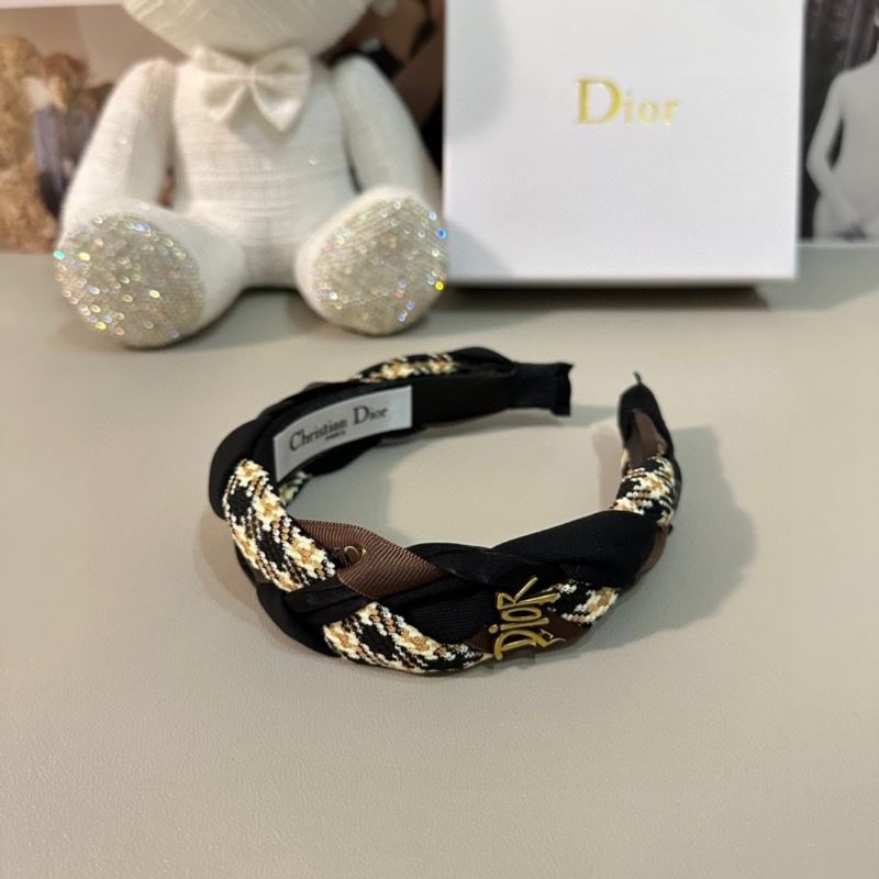 CHRISTIAN DIOR